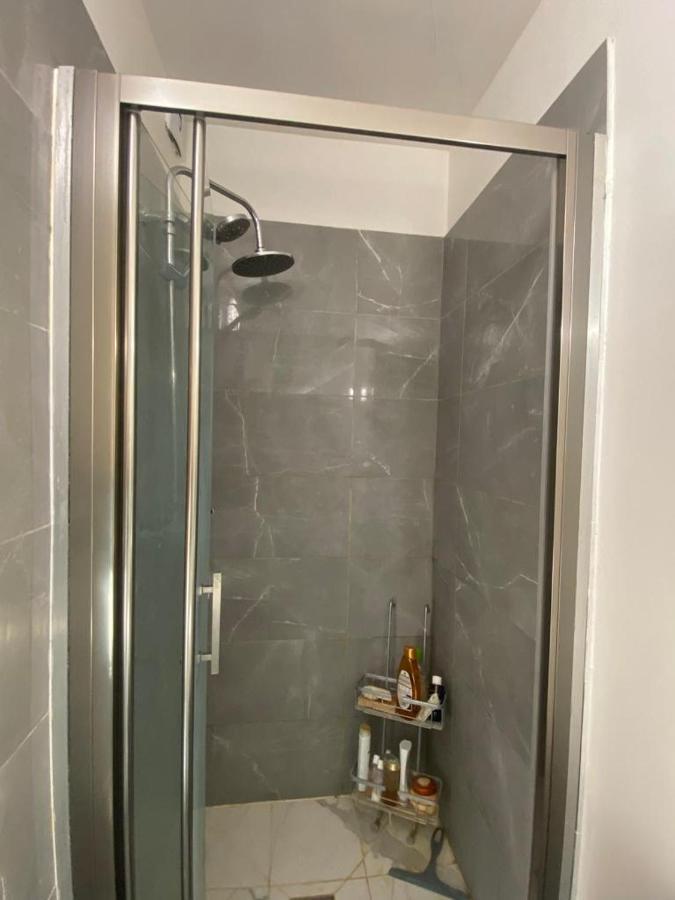 Appartement Ensoleille, Central Et Tout Equipe Avec Vue Tour Eiffel Et Pantheon Parigi Esterno foto